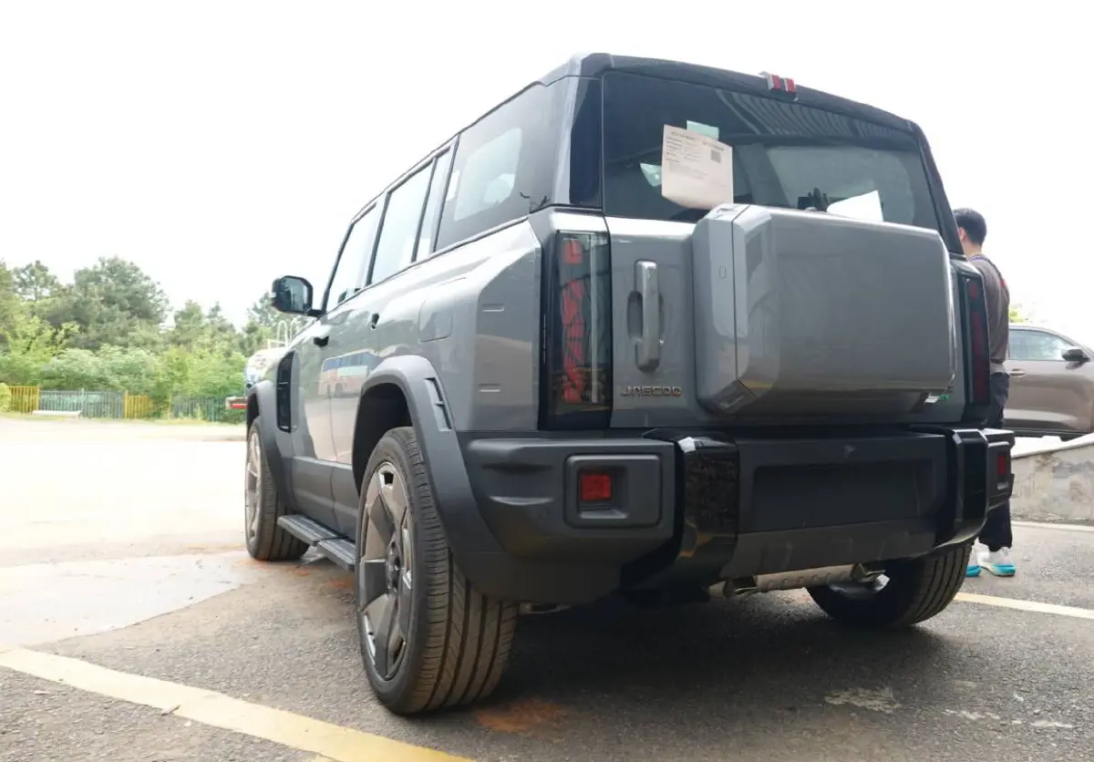 โอโมดา แอนด์ เจคู รุก REEV ส่ง J6 T 4WD ลุยตลาด