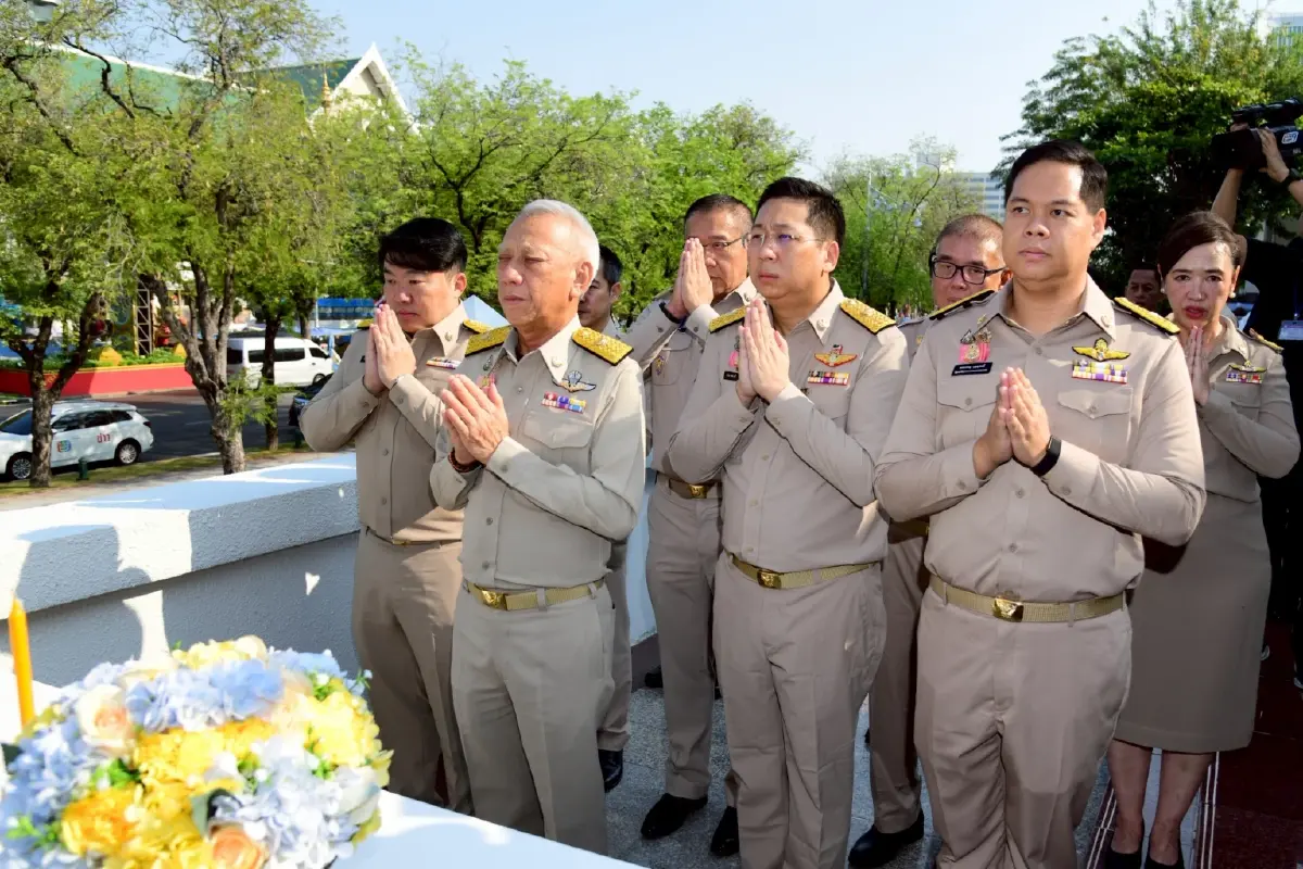 'พิพัฒน์' พร้อม 3 รัฐมนตรีช่วยคมนาคม เข็นนโยบายเรือธง 'ลดค่าครองชีพ'