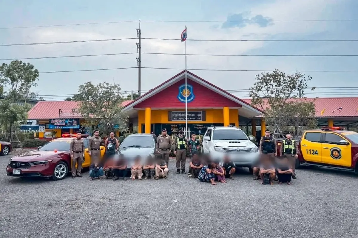 สกัดจับขบวนการขนต่างด้าวเข้าเมือง อัดแน่นเต็มคันรถ รวม 16 ราย