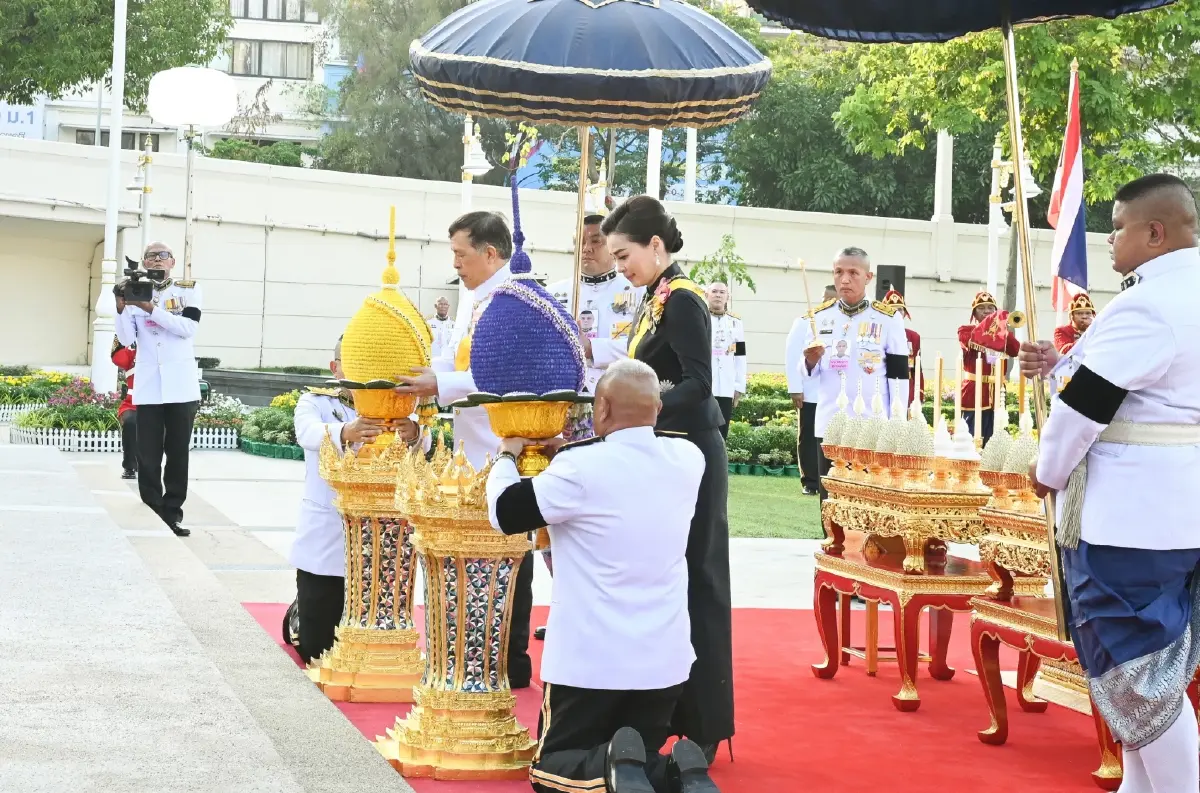 ในหลวง-พระราชินี เสด็จฯ ไปในการพระราชพิธี วันจักรี 2569