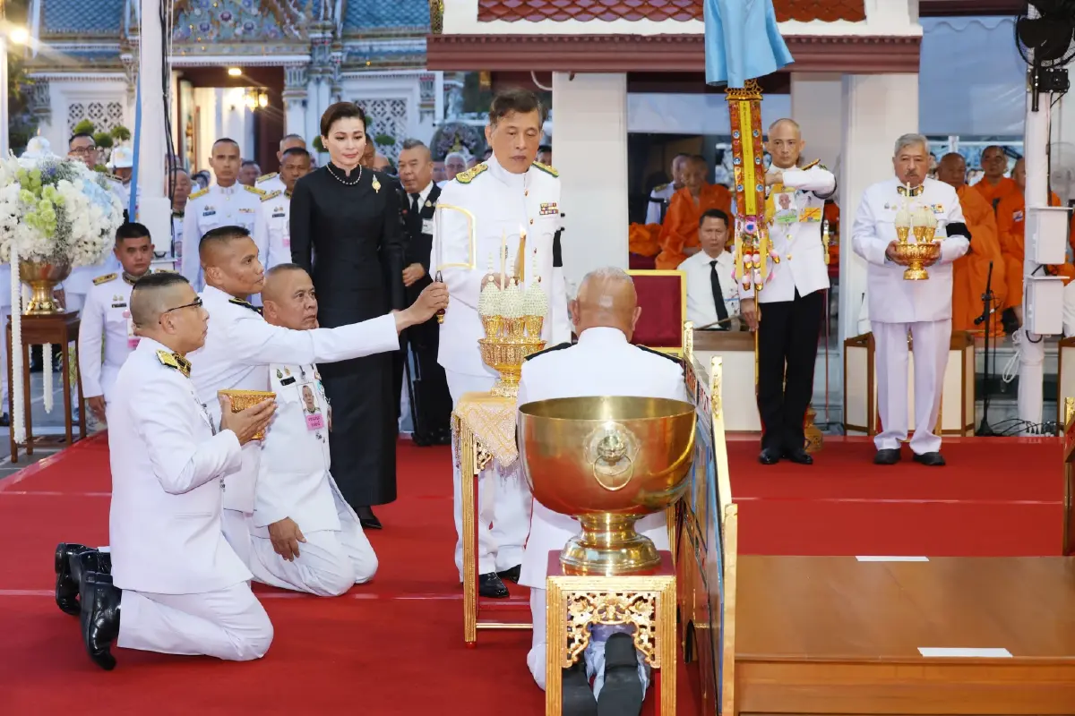 ในหลวง-พระราชินี เสด็จฯ ไปในพิธีบำเพ็ญกุศลทักษิณานุปทาน (กงเต็ก) ถวายพระบรมศพฯ