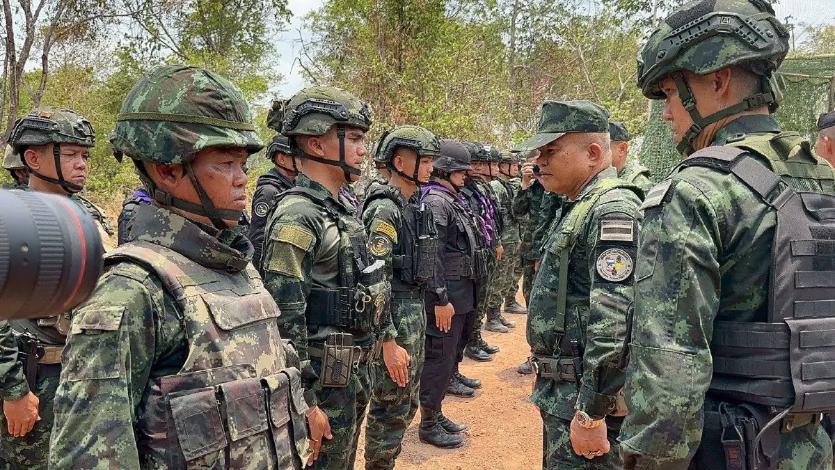 แม่ทัพภาค 2 ตรวจชายแดนไทย-กัมพูชา ย้ำกำลังพลคือหัวใจ