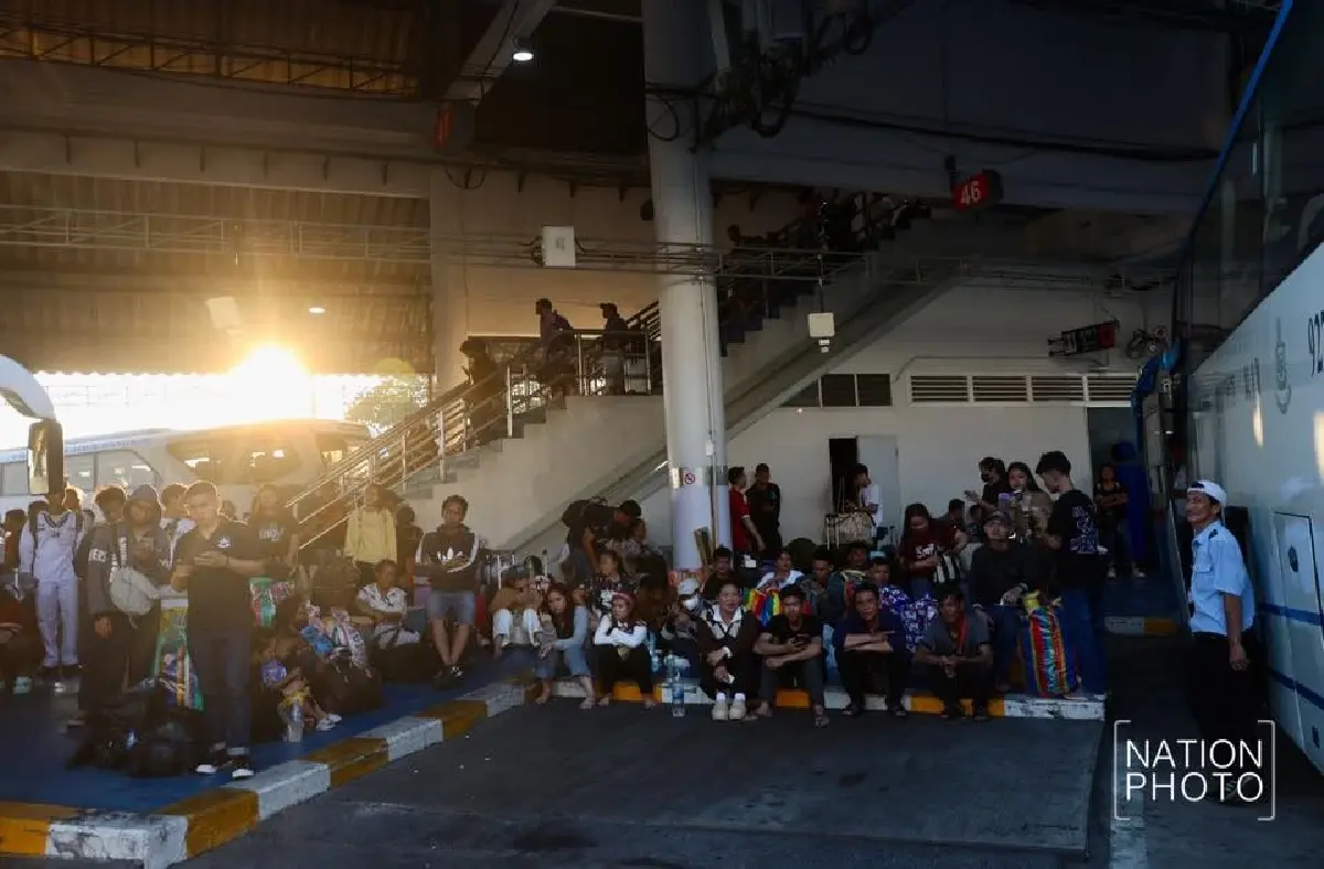 หมอชิต 2 คึกคัก ประชาชนแห่กลับภูมิลำเนาฉลองสงกรานต์ คาดเดินทางทะลุ 1.8 แสนคน