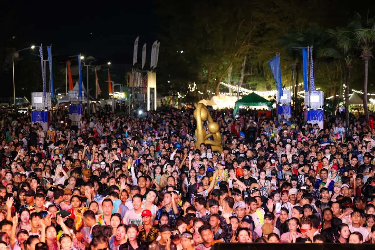 สงกรานต์หาดใหญ่ เที่ยวทะลุ 5 แสน ไปต่อหาดสมิหลา เปียกฉ่ำสนุกสุดเหวี่ยง