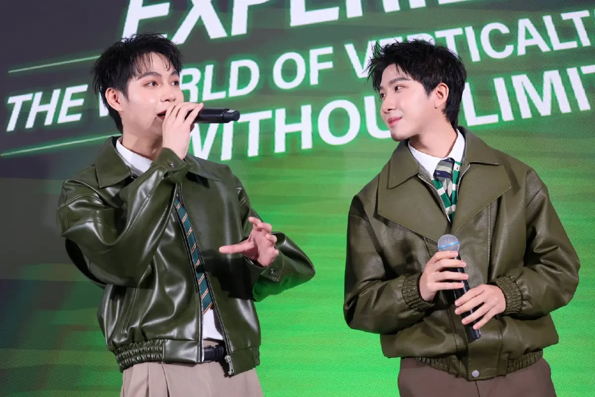 'เฟิร์ส - ข้าวตัง' ร่วมงานเปิดตัวความบันเทิง 'ซีรีส์แนวตั้ง' AIS x ReelShort