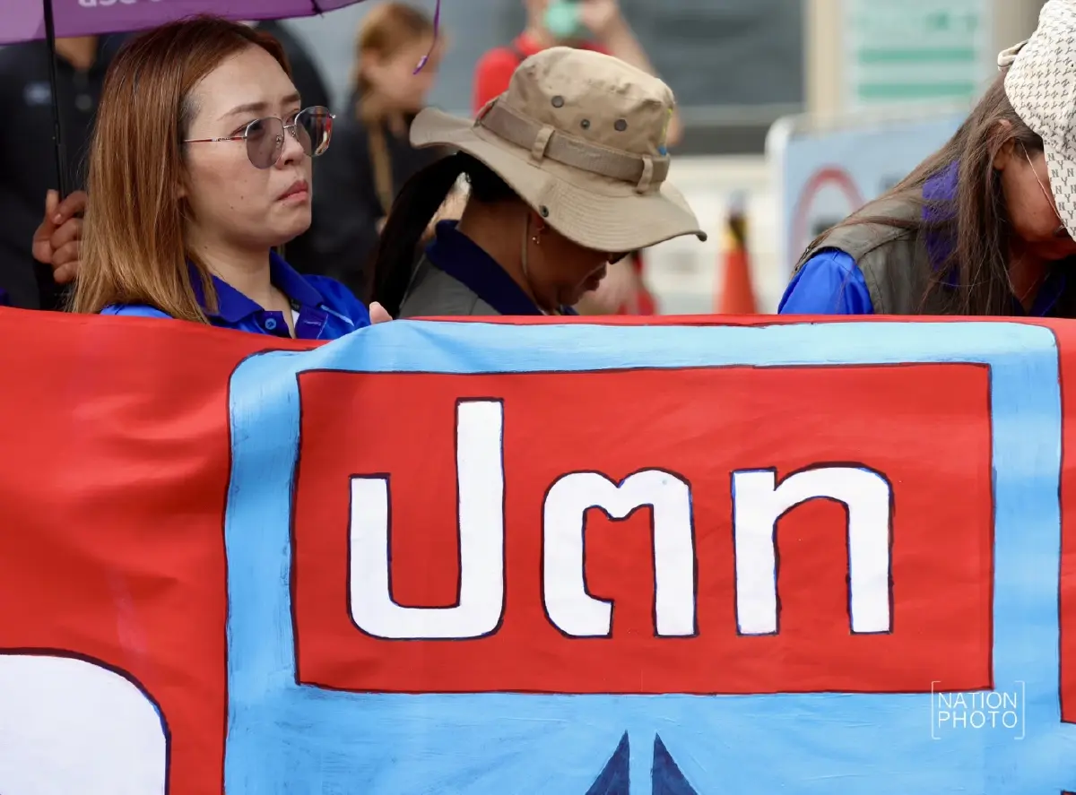 ม็อบแรงงาน บุก ก.พลังงาน จี้หยุดขึ้นราคาน้ำมัน กระทบค่าครองชีพ