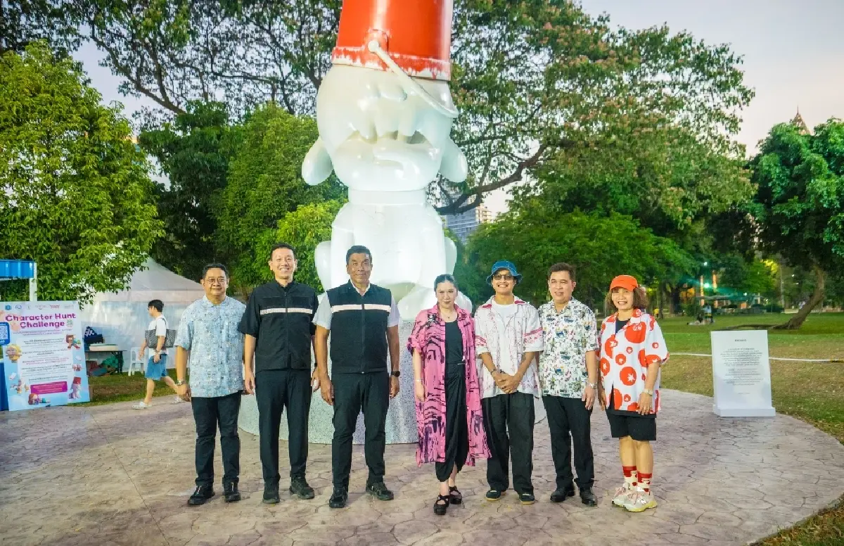 ครั้งแรก ลานเล่นน้ำสงกรานต์ Crybaby อาร์ตทอยยักษ์ในสวนลุมพินี