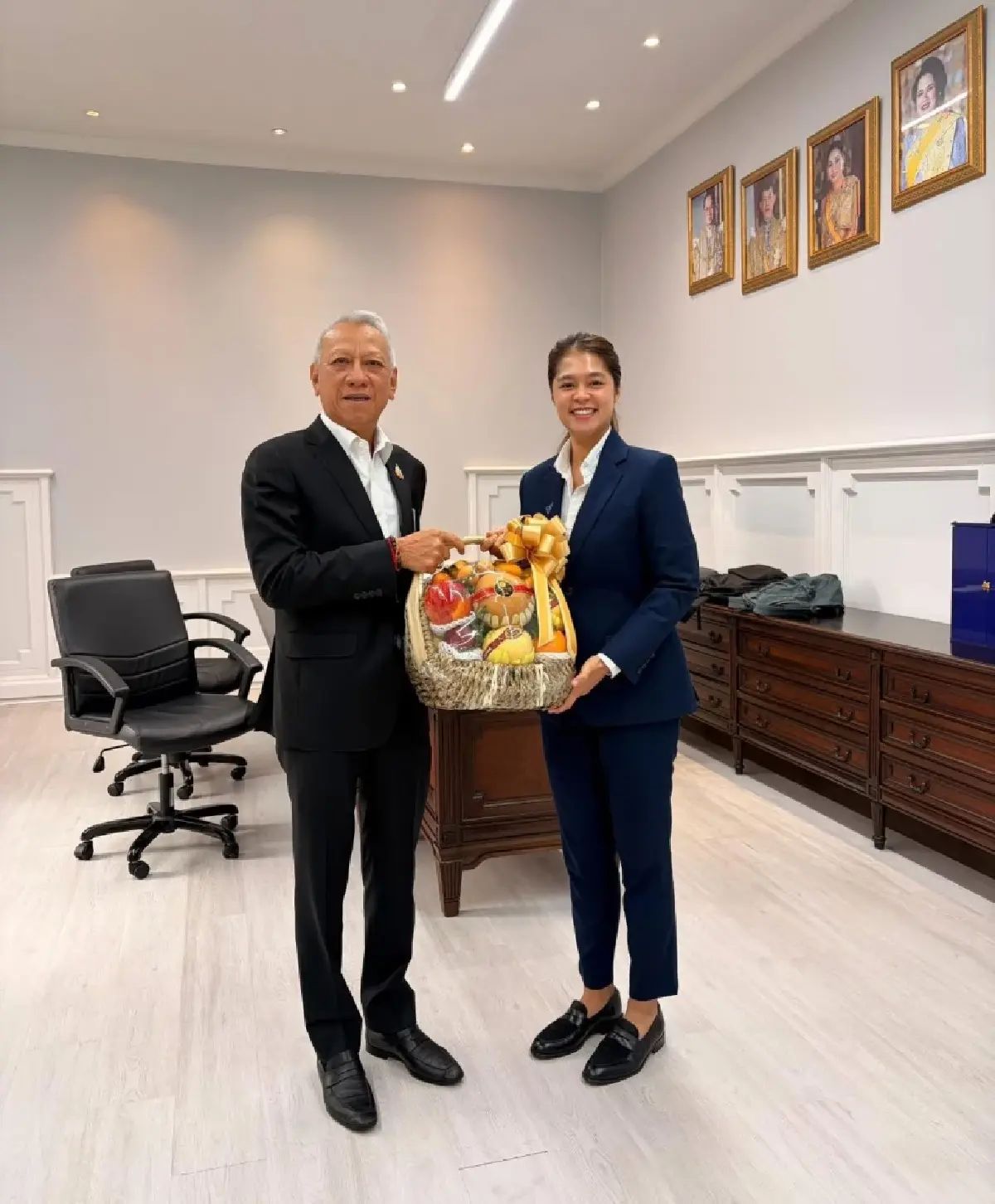 โจทย์หนัก ‘โฆษกรัฐบาล’ ทีมหญิงผสม‘แดง-น้ำเงิน’ กู้วิกฤต