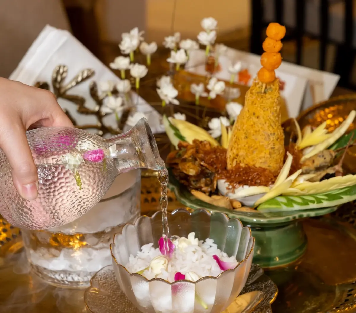 'ข้าวแช่อย่างข้าวขวัญ' ร้านสรรพรส เครื่องเคียงสูตรโบราณ 30 อย่าง