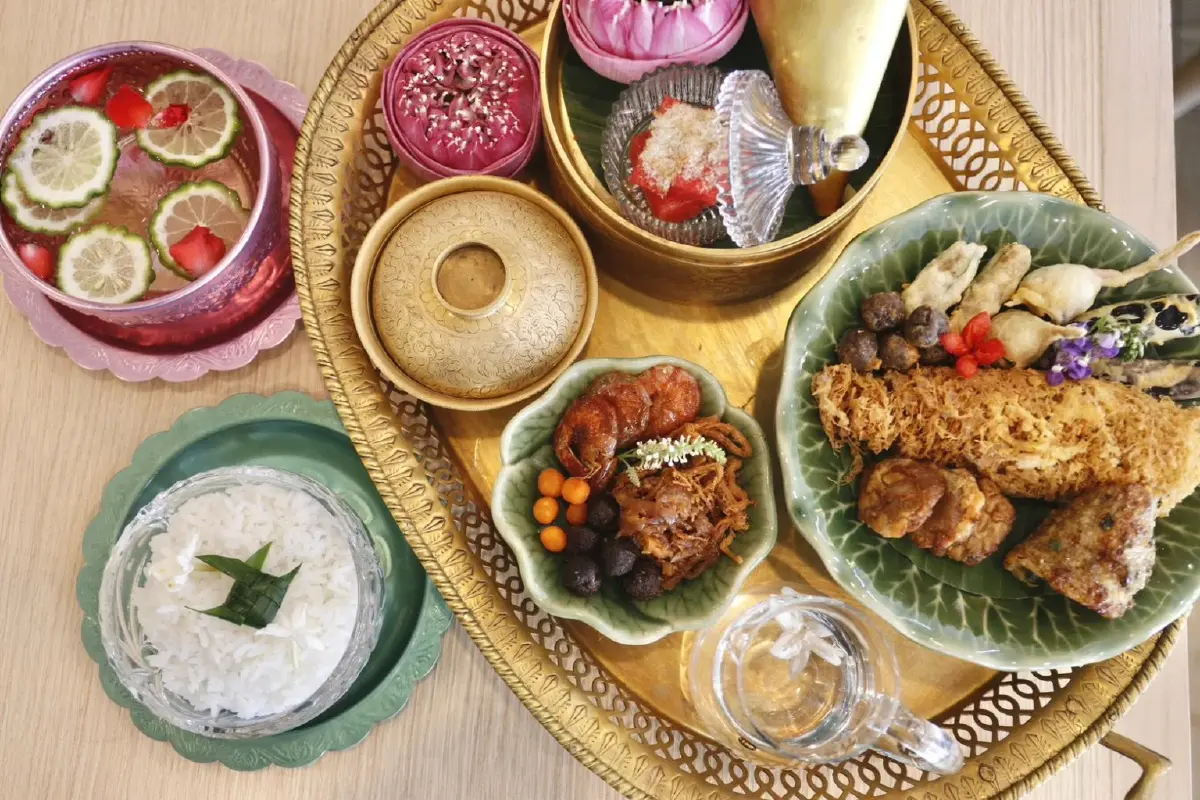 ‘5 ร้านข้าวแช่’ ปี 2026 อร่อย ในดวงใจหมูหวานชวนชิม ครบเครื่องจริงๆ