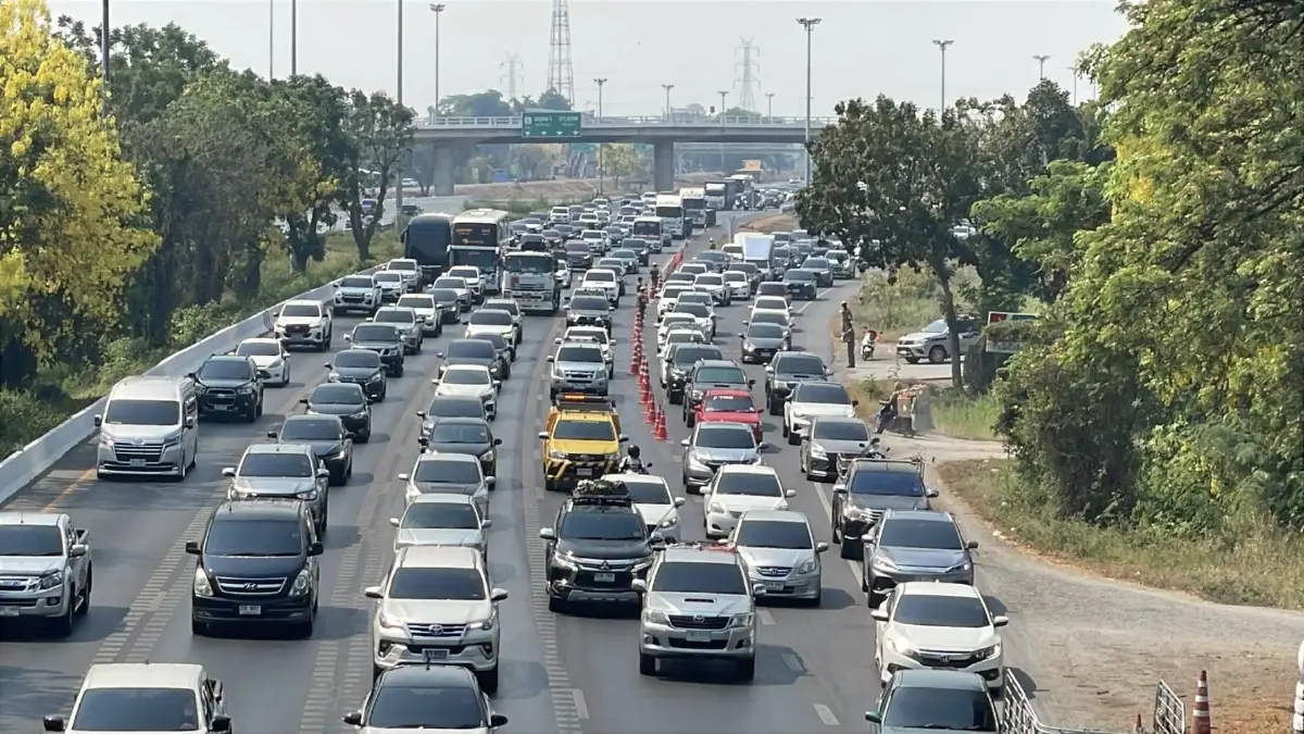 สงกรานต์ 2569 ถนนสายเอเชีย รถติด ทะลักแยกบางปะหัน รถเต็มทุกเลน