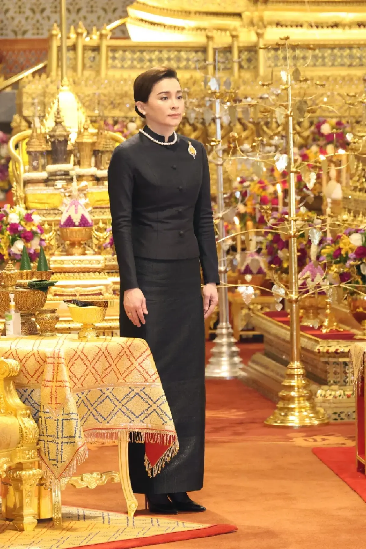 ในหลวง พระราชินี เสด็จฯ ไปทรงบำเพ็ญพระราชกุศลในการพระราชพิธีสงกรานต์ 2569