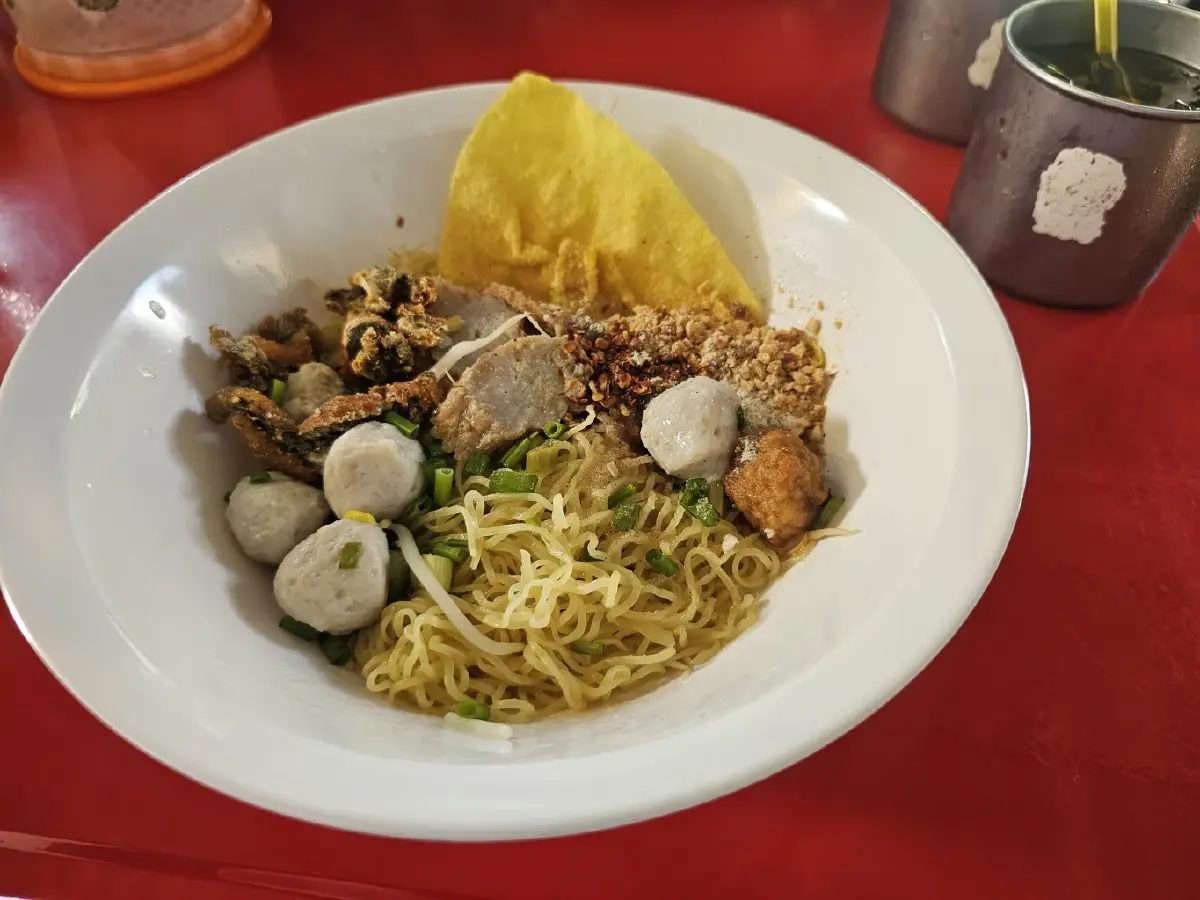 ‘5 ร้านก๋วยเตี๋ยวลูกชิ้นปลา’ อร่อยในดวงใจหมูหวานชวนชิม