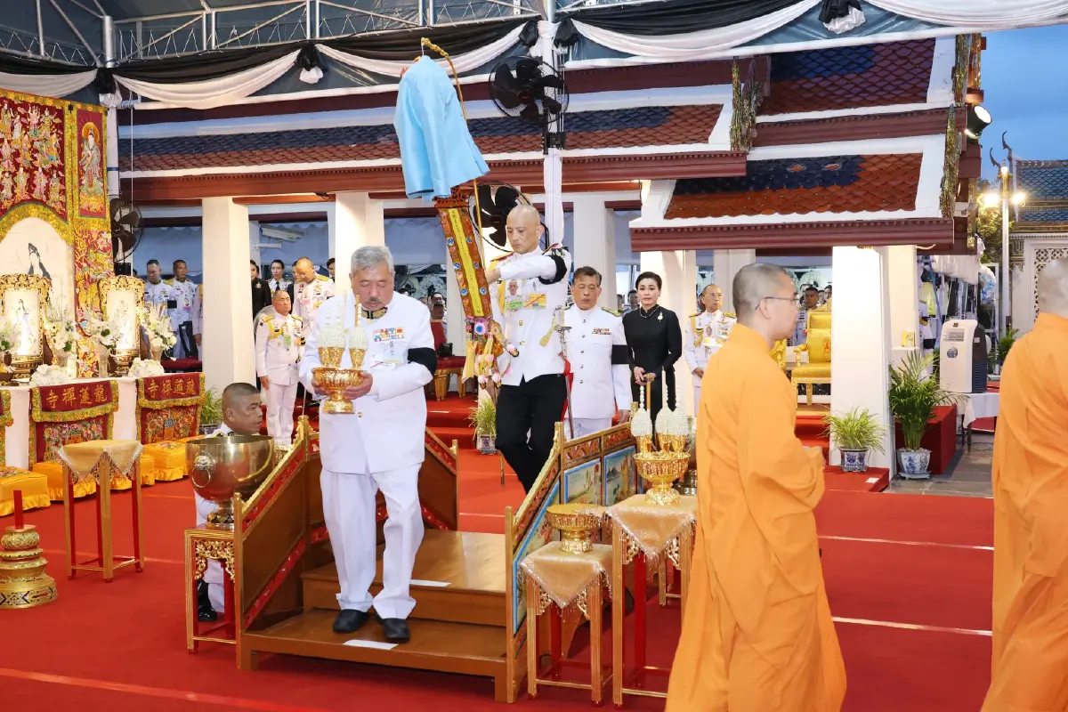 ในหลวง-พระราชินี เสด็จฯ ไปในพิธีบำเพ็ญกุศลทักษิณานุปทาน (กงเต็ก) ถวายพระบรมศพฯ