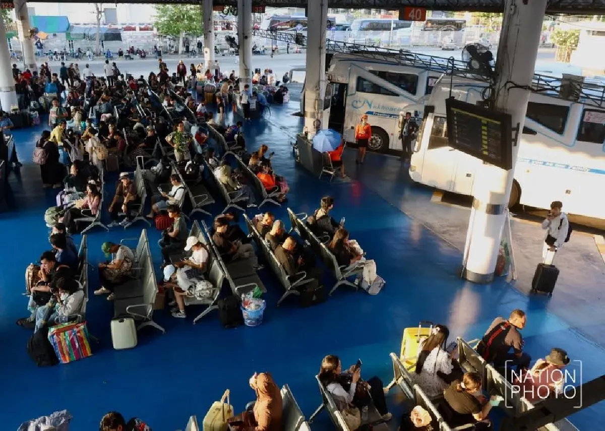 หมอชิต 2 คึกคัก ประชาชนแห่กลับภูมิลำเนาฉลองสงกรานต์ คาดเดินทางทะลุ 1.8 แสนคน