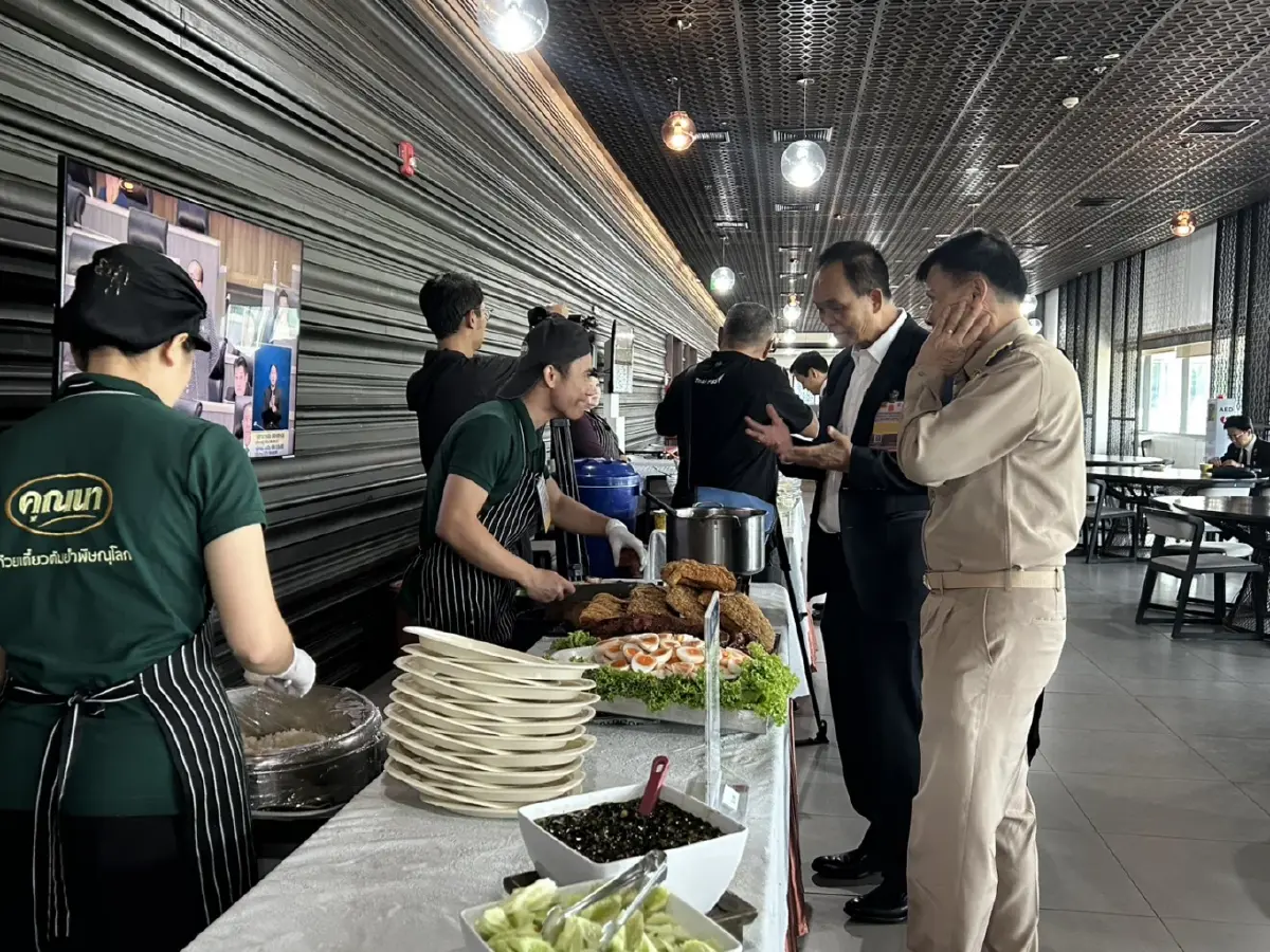 'เกรียงไกร' พาไปดู 'สว.' จ่ายเงินซื้อข้าว ชี้ช่วยประหยัดงบมาก