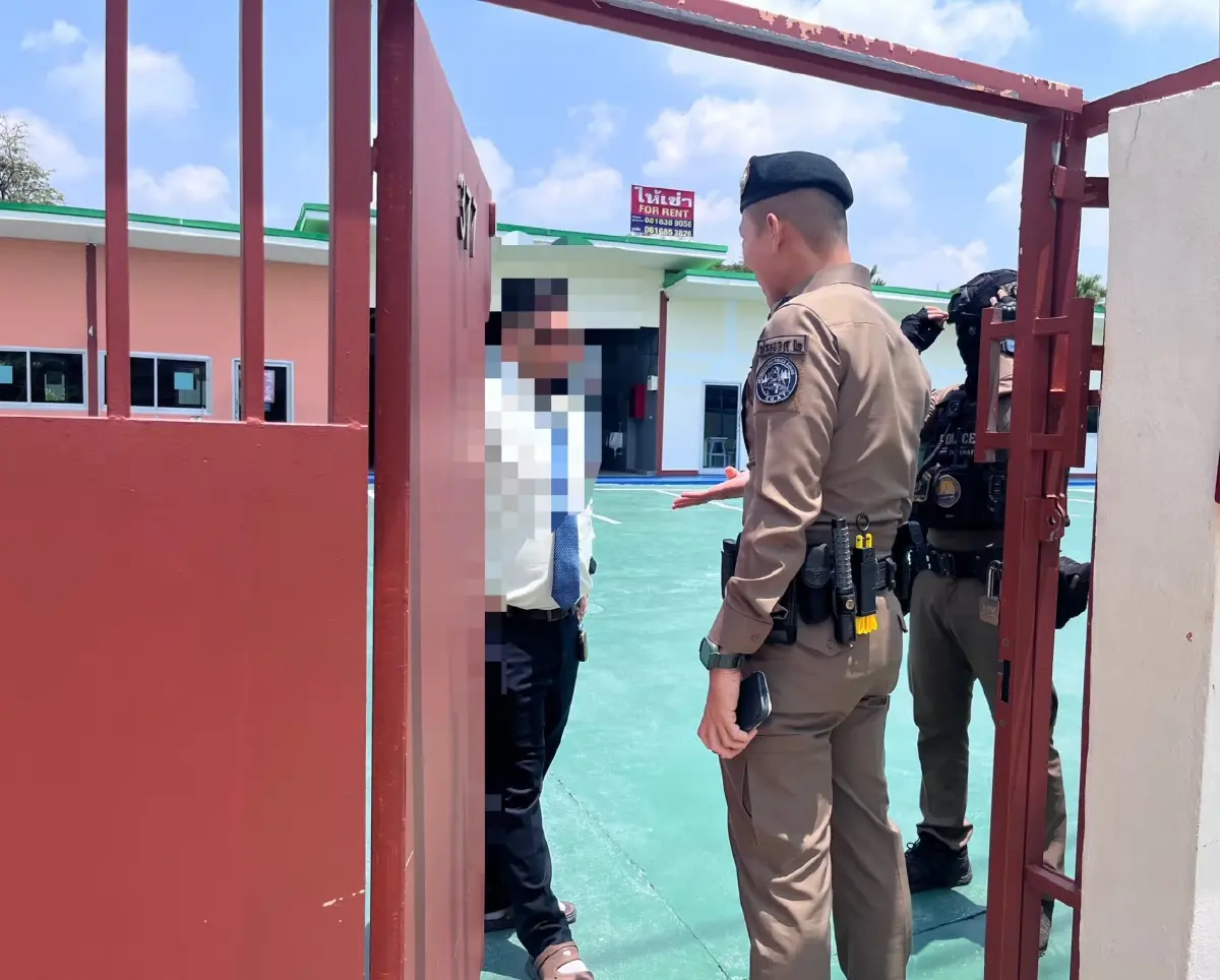 บุกจับโรงเรียนนานาชาติเถื่อนย่านประเวศ รวบ 10 ครูต่างชาติ ไร้ใบอนุญาตทำงาน