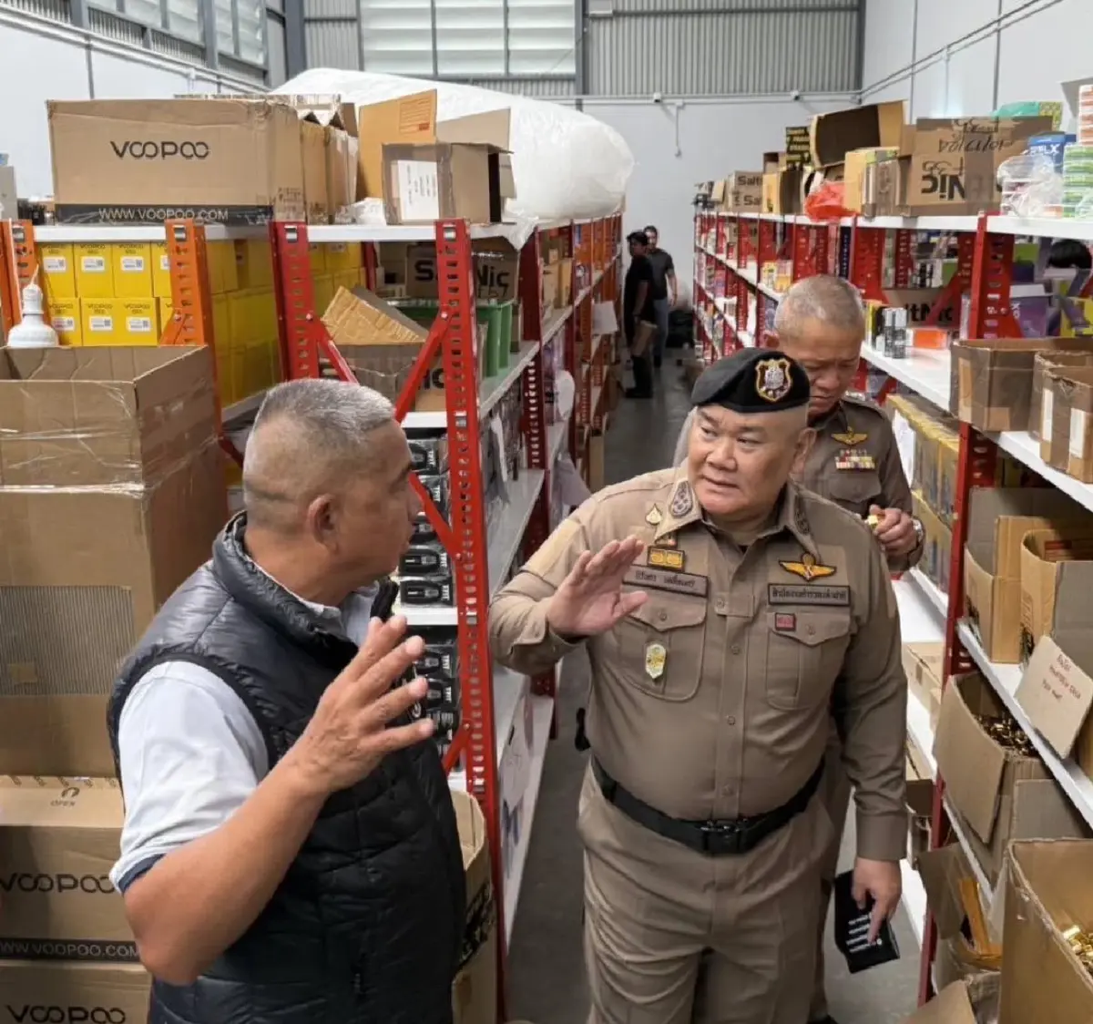 ยึดของกลาง 200 ล้าน ทลายโกดังบุหรี่ไฟฟ้า จับ 7 ล่าตัวการฟอกเงิน