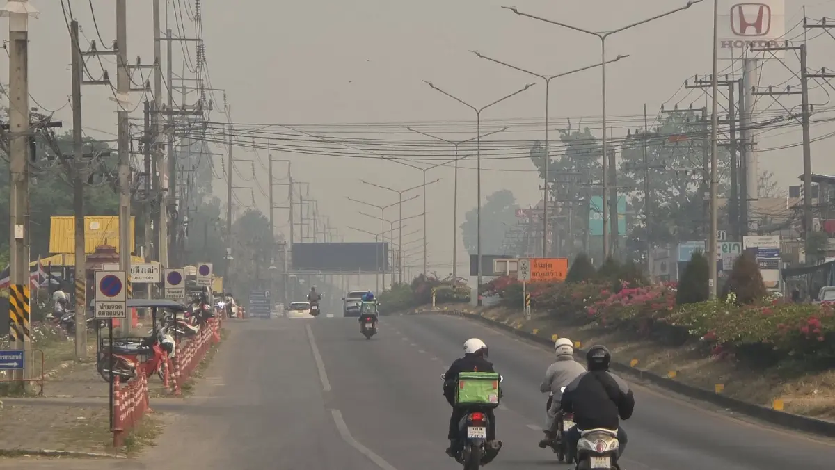 PM2.5 เชียงใหม่วันนี้ ฝุ่นคลุมเมือง รพ.นครพิงค์ อ่วม แทบมองไม่เห็นตึก