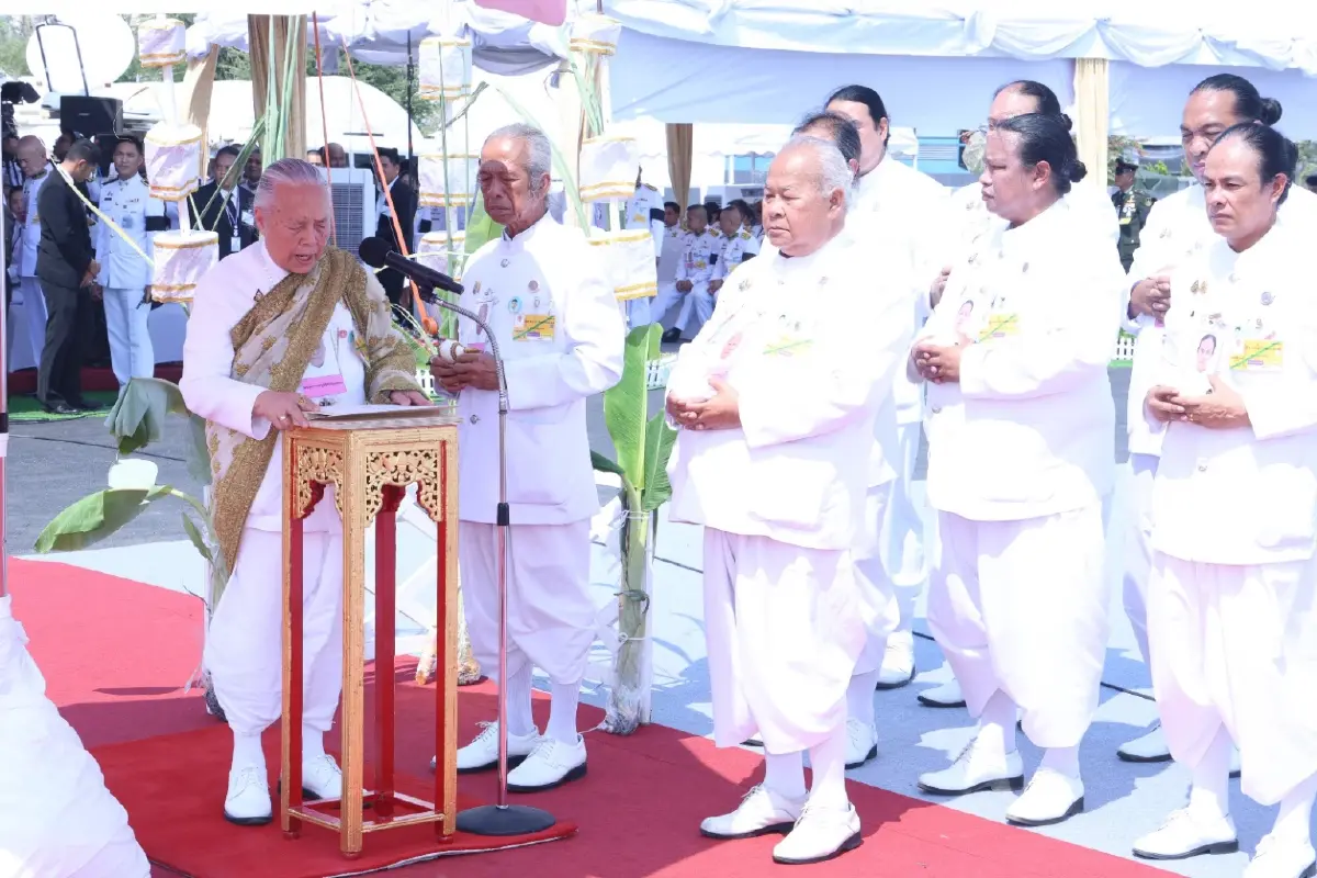 กรมสมเด็จพระเทพฯ ทรงประกอบพิธียกเสาพระเมรุมาศ ในการพระราชพิธีถวายพระเพลิงพระบรมศพฯ
