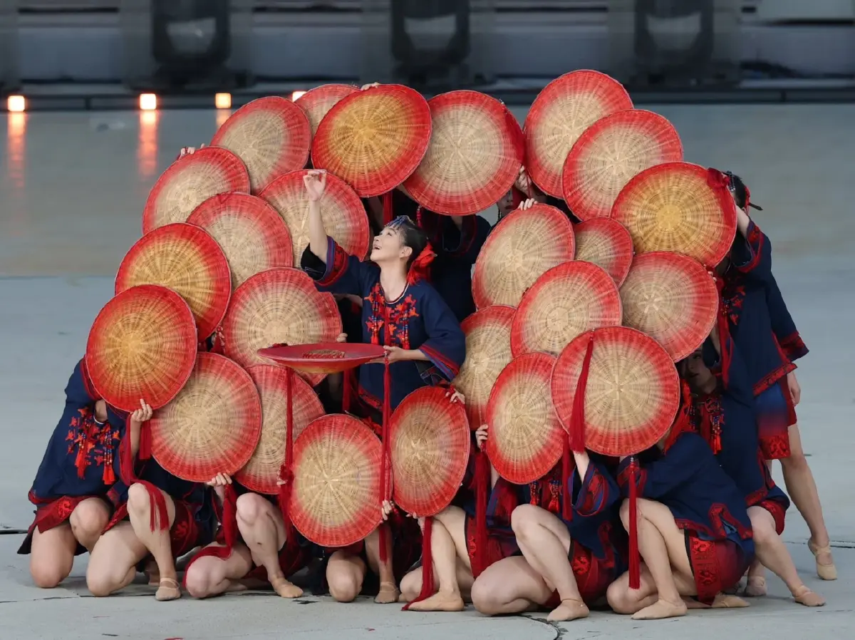 เปิดฉากแล้ว เอเชียนบีชเกมส์ ครั้งที่ 6 'โจเซฟ-หยก' ถือธงชาติไทยนำขบวนพาเหรดทัพไทย