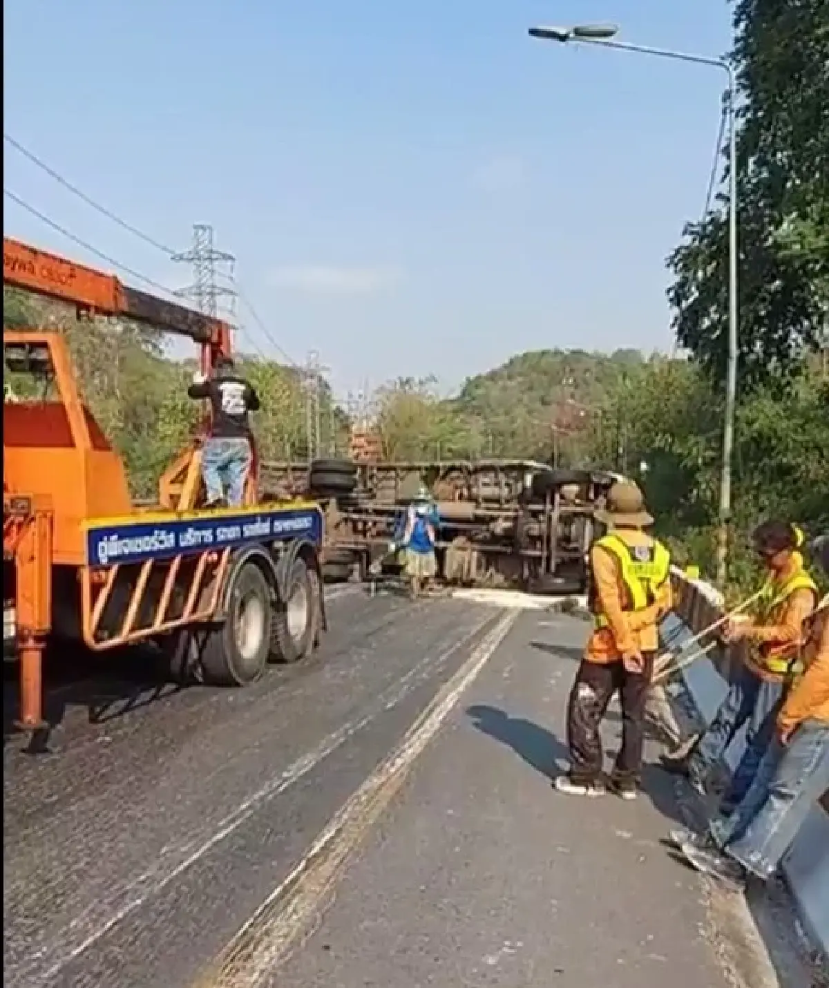 ด่วน รถบรรทุกคว่ำขวาง ถนนมิตรภาพ ช่วงมวกเหล็ก ขาเข้า กทม. รถติดแล้ว