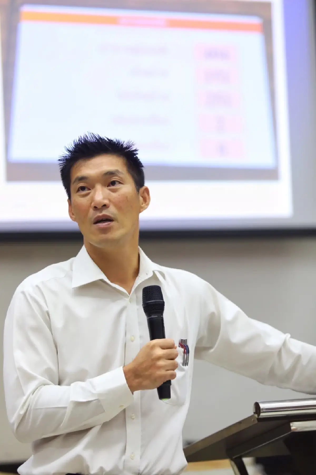 'ธนาธร-สิริพงศ์' ถกเสวนา มธ.หนุนกระจายอำนาจ ดันเลือกตั้งผู้ว่าฯ