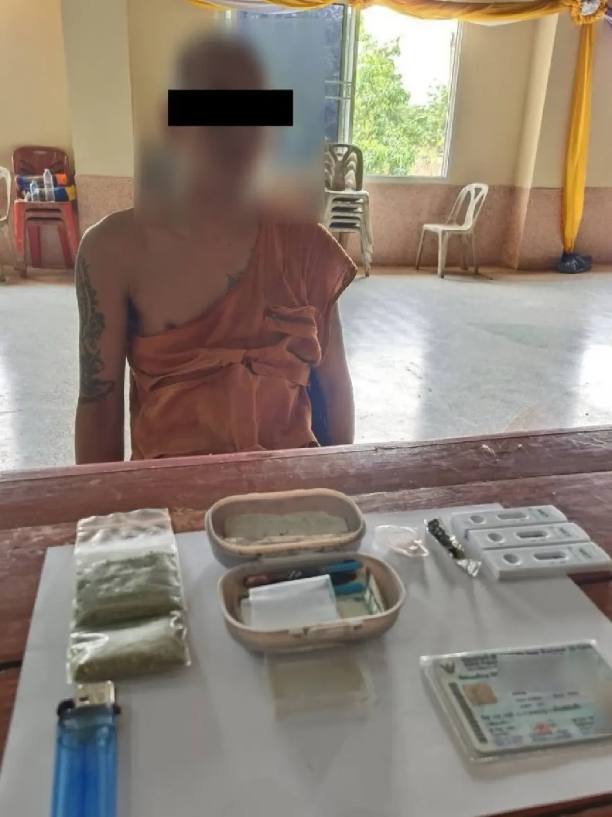 มารศาสนา! บุกจับพระ 'เจ้าอาวาส' ตรวจฉี่ม่วง ซุกยาบ้าเสพคากุฏิ