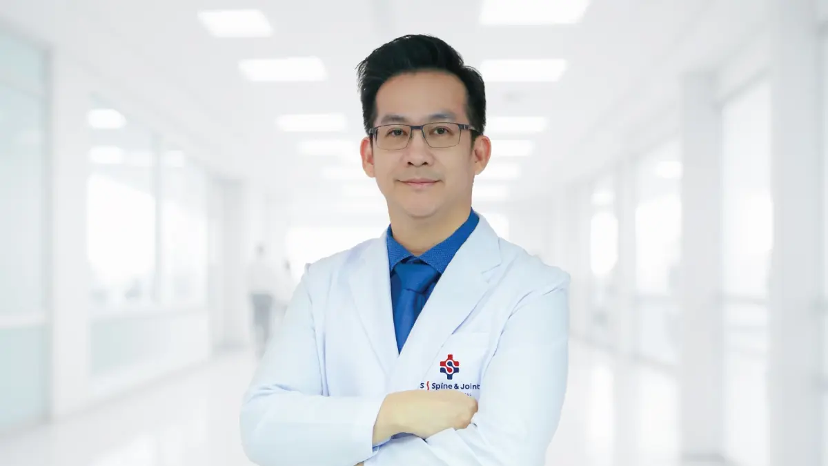 ไม่ล้มก็เสี่ยง! ความจริงกระดูกสันหลังยุบจากกระดูกพรุน ภัยเงียบสูงวัย