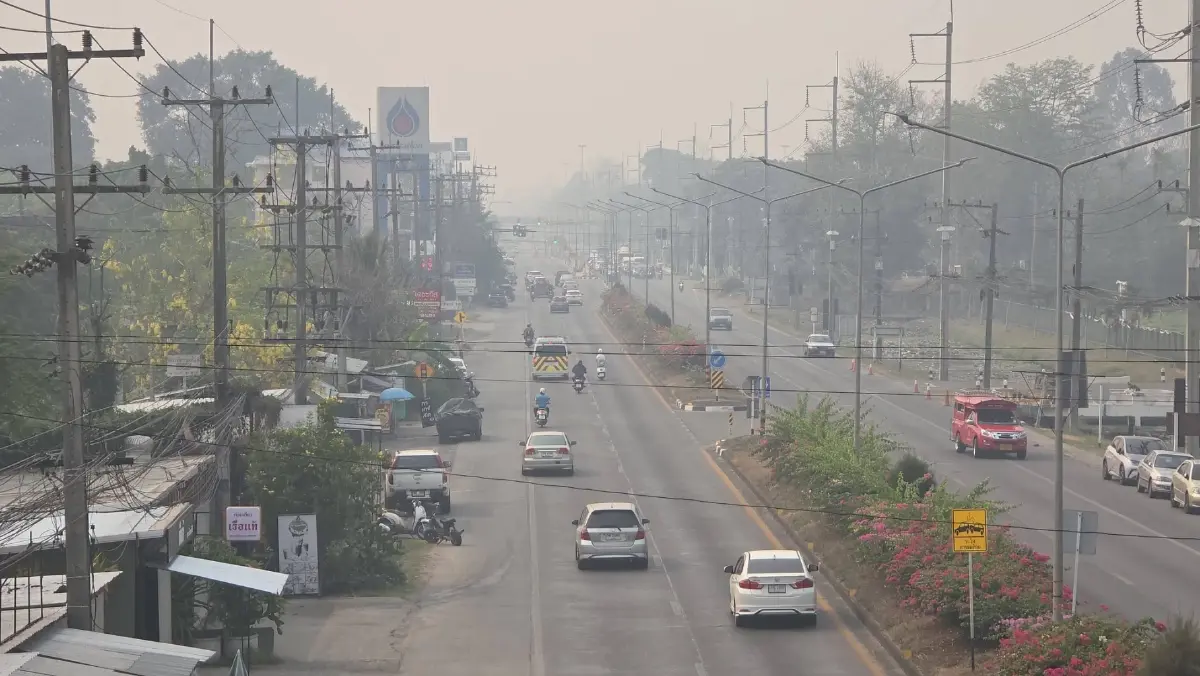 PM2.5 เชียงใหม่วันนี้ ฝุ่นคลุมเมือง รพ.นครพิงค์ อ่วม แทบมองไม่เห็นตึก