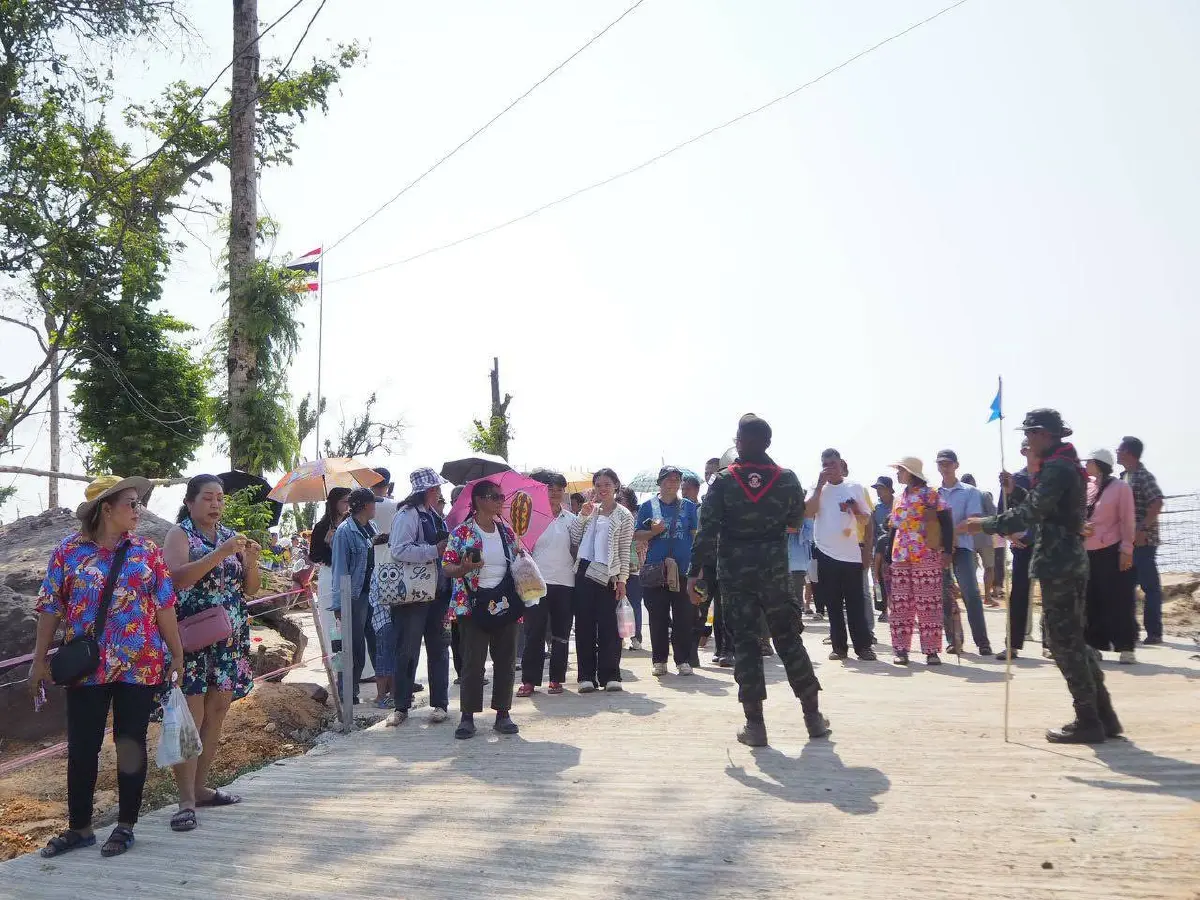 ประมวลภาพ คนแห่ชม 'ปราสาทตาควาย–เนิน 350' รับสงกรานต์ ทะลุ 3,600 คน