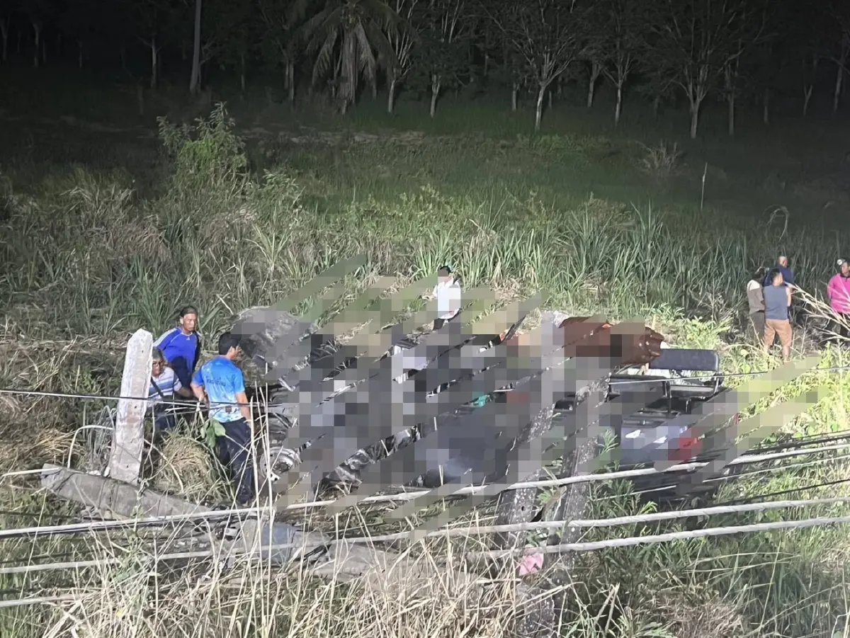 สลด ตาย 2 เจ็บ 4 จนท.ดับไฟป่า รถเสียหลักแหกโค้งชนเสาไฟฟ้า