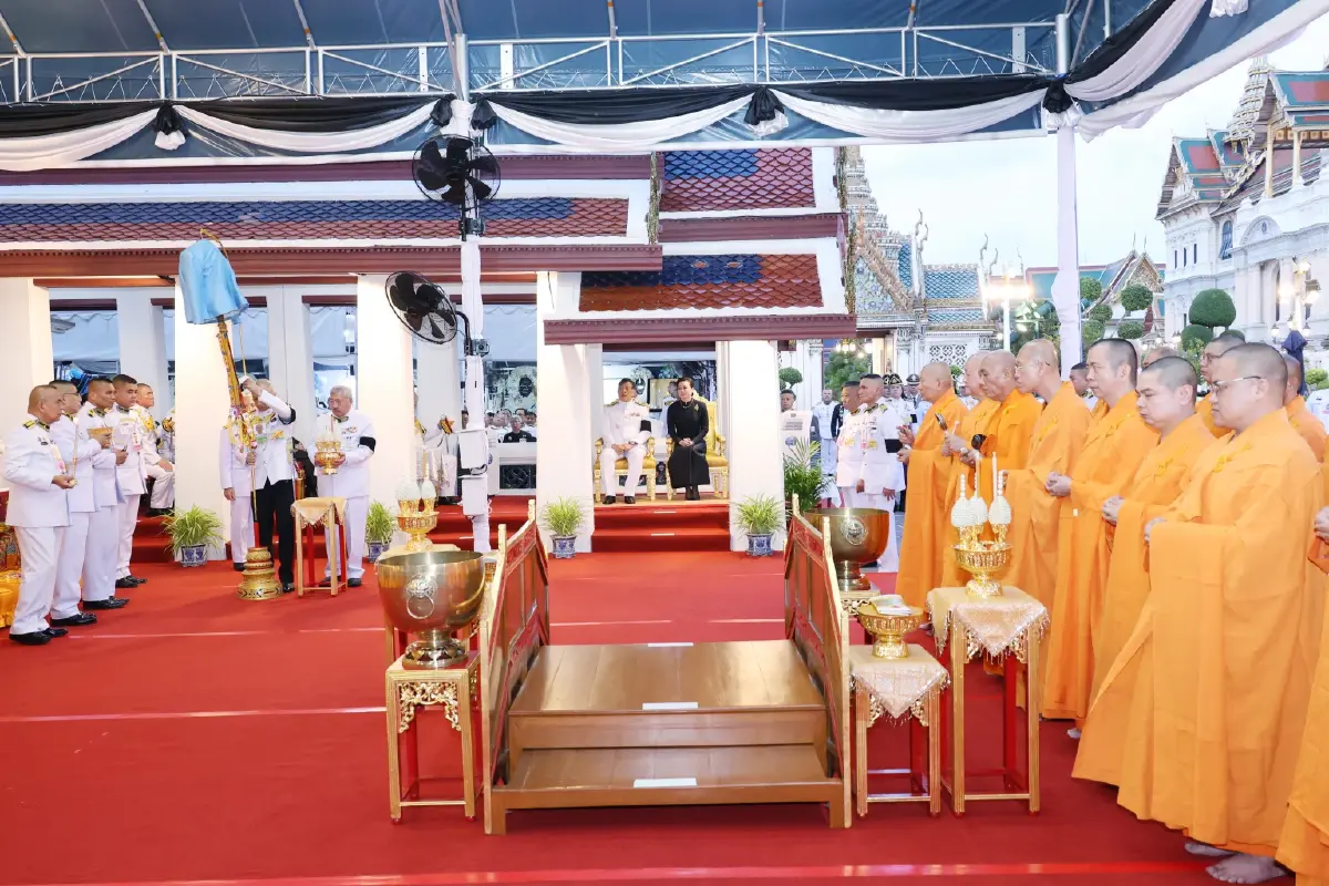 ในหลวง-พระราชินี เสด็จฯ ไปในพิธีบำเพ็ญกุศลทักษิณานุปทาน (กงเต็ก) ถวายพระบรมศพฯ