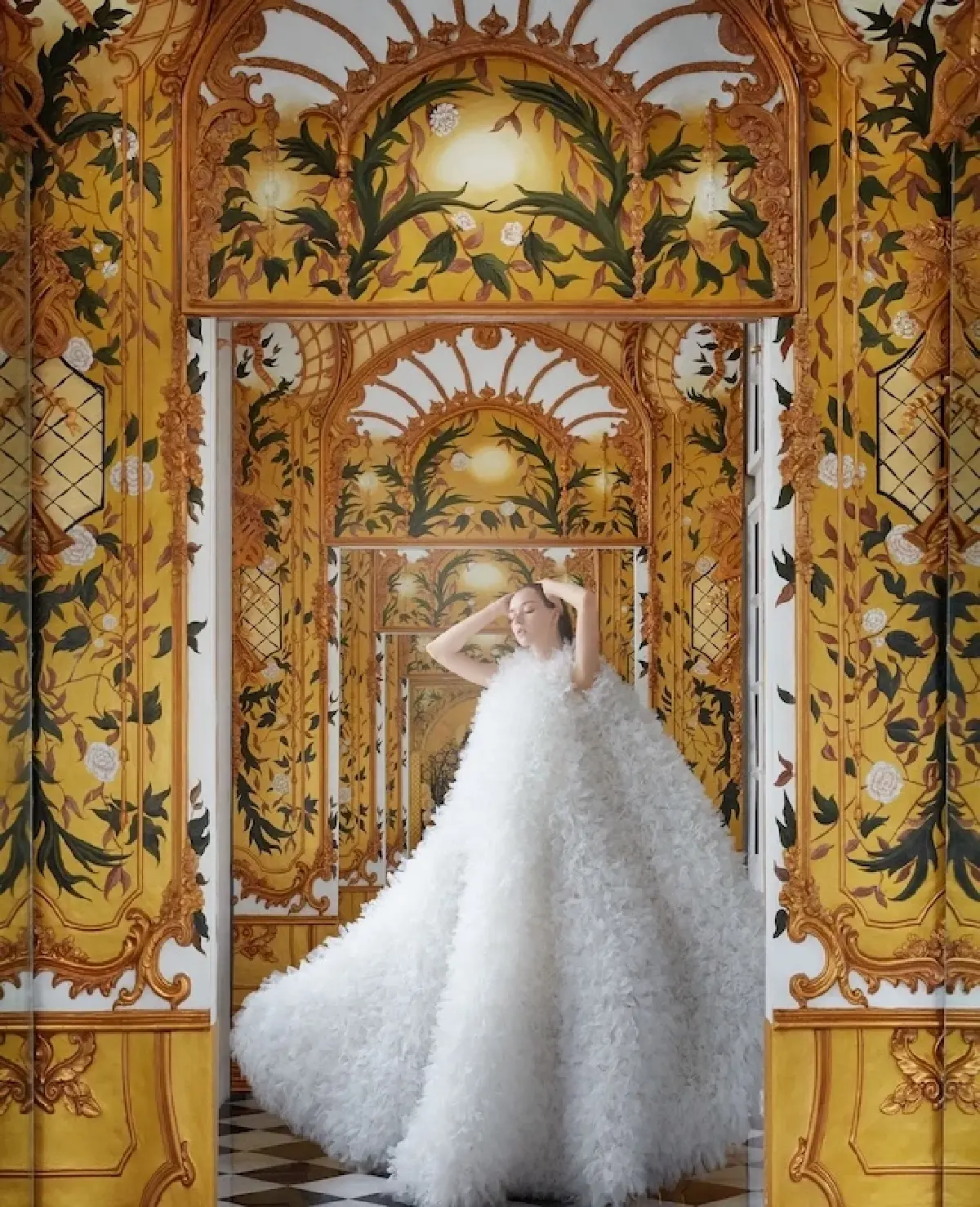 เสื้อผ้าแฟชั่นยังไม่ฟื้น ‘วิคธีร์รัฐ’ รุกหนัก ‘ยูนิฟอร์ม’ โกยล็อตแรก 6 หมื่นชุดจาก 'คาเฟ่ อเมซอน'