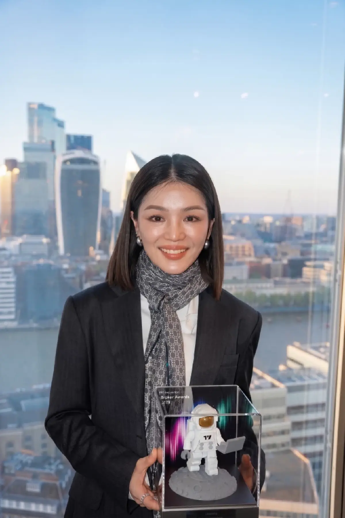 Liberator ขึ้นแท่นโบรกเกอร์อันดับ 1 เอเชียจาก TradingView ‘มาดามเดียร์’ นำทีมคว้า Best Stock Broker in Asia 2025