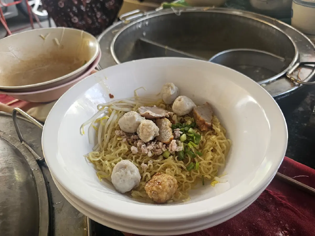 ‘5 ร้านก๋วยเตี๋ยวลูกชิ้นปลา’ อร่อยในดวงใจหมูหวานชวนชิม