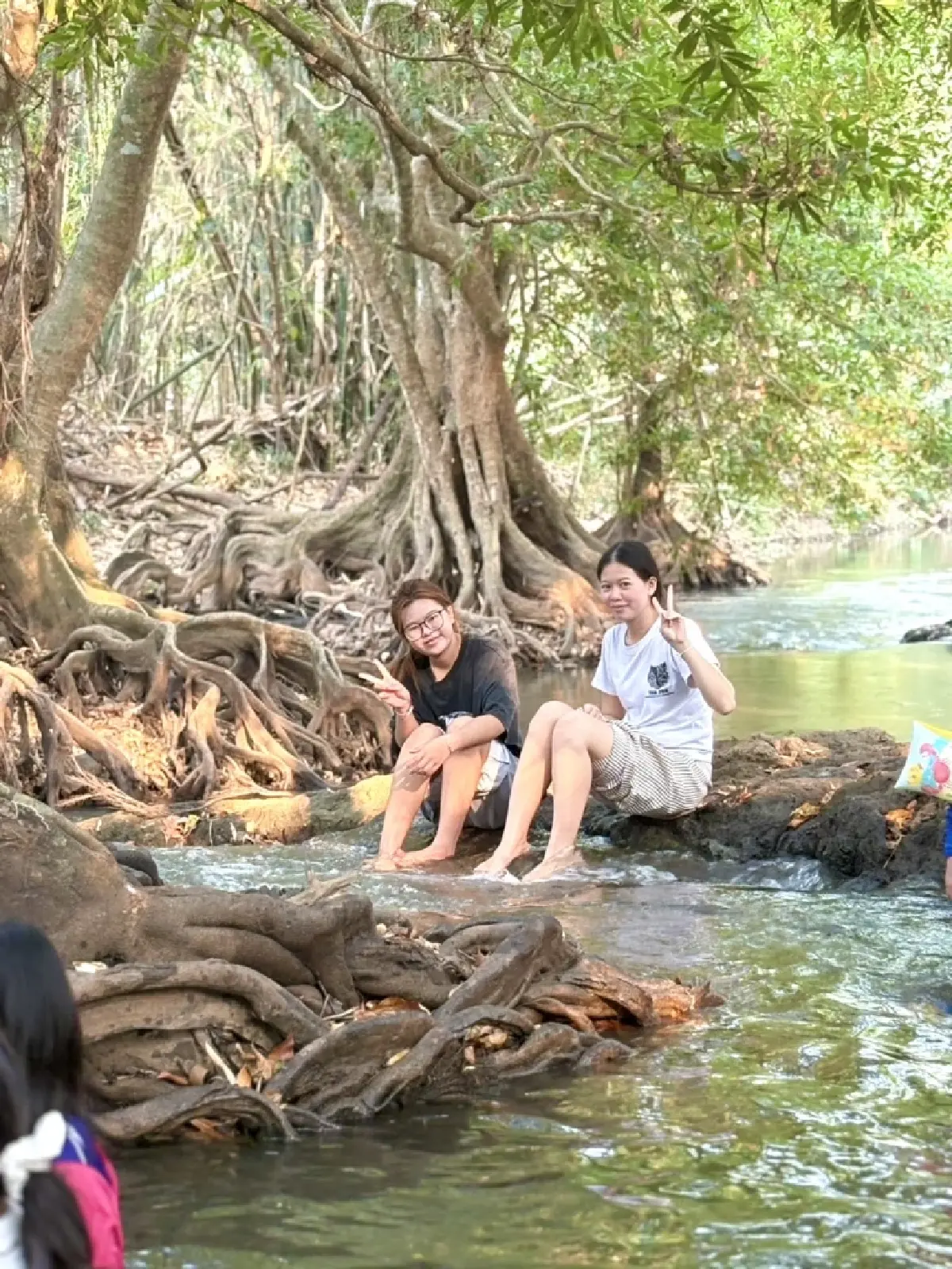 หน้าร้อน ปักหมุดเที่ยวเลย 'น้ำตกท่าสวรรค์' อ.นาด้วง น้ำใสไหลเย็น