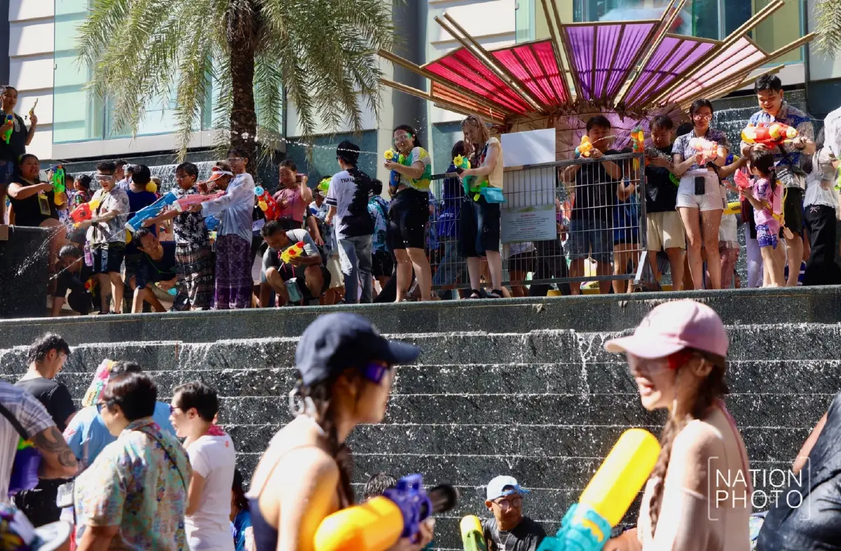 เปิดสถิติสงกรานต์ กทม. คนทะลัก 6 แสน! สยาม-สีลม แชมป์จุดเช็กอินยอดฮิต