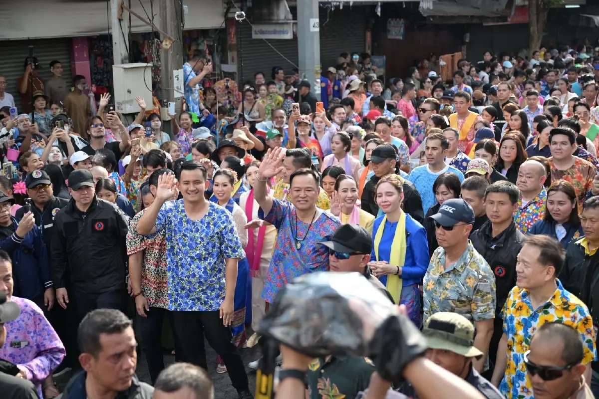 ‘อนุทิน’ ควงภริยาเปิดงาน ‘สงกรานต์พระประแดง’ ปล่อยนก ปล่อยปลา สืบอายุ
