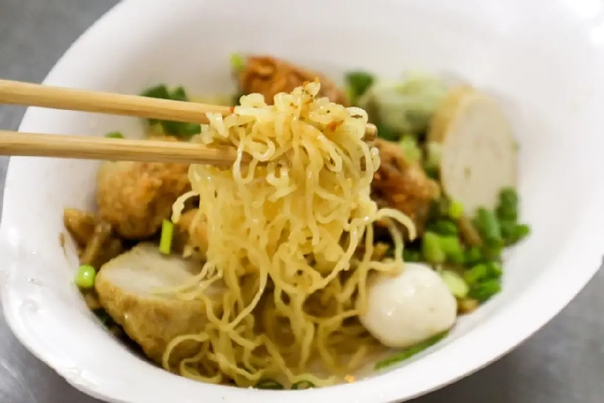 ‘5 ร้านก๋วยเตี๋ยวลูกชิ้นปลา’ อร่อยในดวงใจหมูหวานชวนชิม