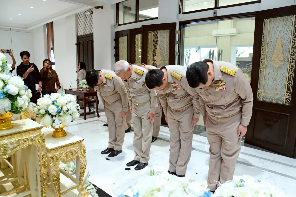 'พิพัฒน์' พร้อม 3 รัฐมนตรีช่วยคมนาคม เข็นนโยบายเรือธง 'ลดค่าครองชีพ'