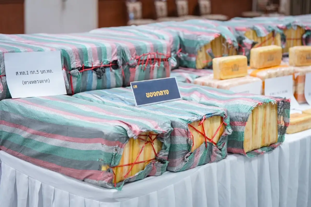 รวบคาปั๊ม 3 ผู้ต้องหา แก๊งวัยรุ่นสร้างตัว รับงานขนยาบ้า 8 ล้านเม็ด หวังเงินค่าจ้าง 5 แสน