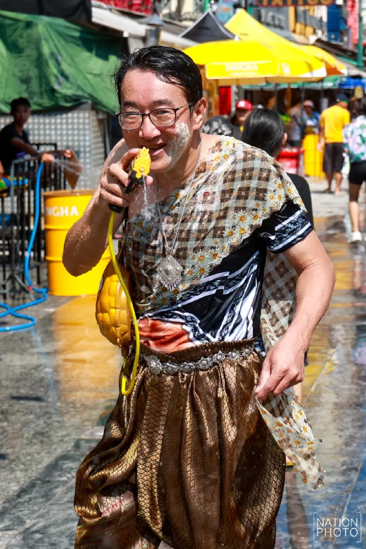 คึกคัก 'สงกรานต์ข้าวสาร' วันสุดท้าย นักท่องเที่ยวแห่เล่นน้ำแน่น