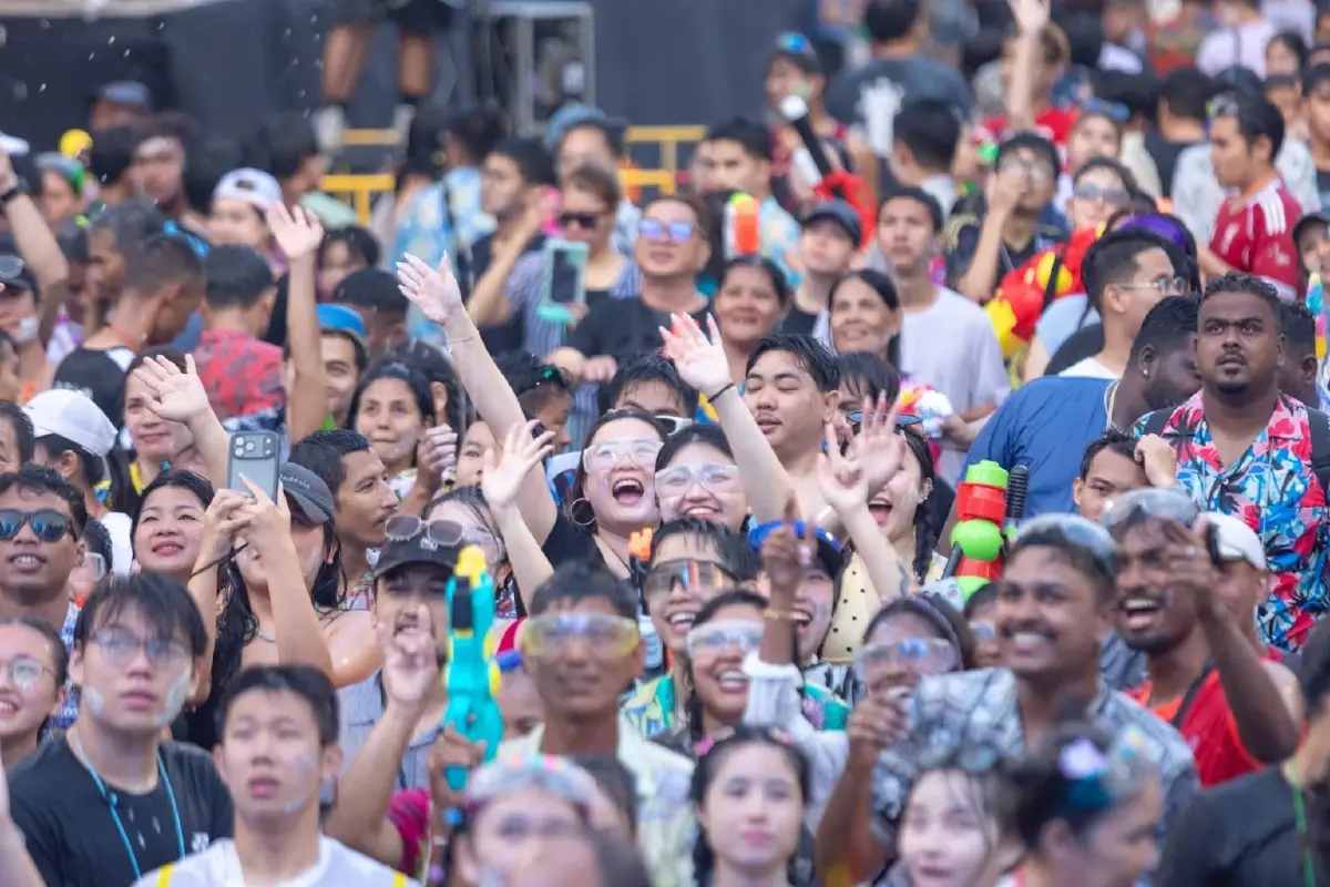 สงกรานต์หาดใหญ่ เที่ยวทะลุ 5 แสน ไปต่อหาดสมิหลา เปียกฉ่ำสนุกสุดเหวี่ยง