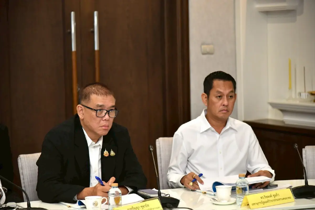 'สายการบิน' ชง ‘พิพัฒน์’ หั่นภาษีน้ำมันลง 4.5 บาท เว้นค่าธรรมเนียมการบิน