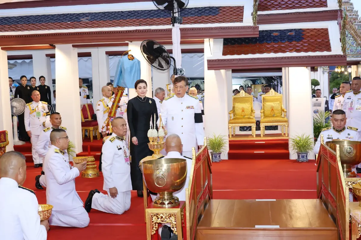 ในหลวง-พระราชินี เสด็จฯ ไปในพิธีบำเพ็ญกุศลทักษิณานุปทาน (กงเต็ก) ถวายพระบรมศพฯ