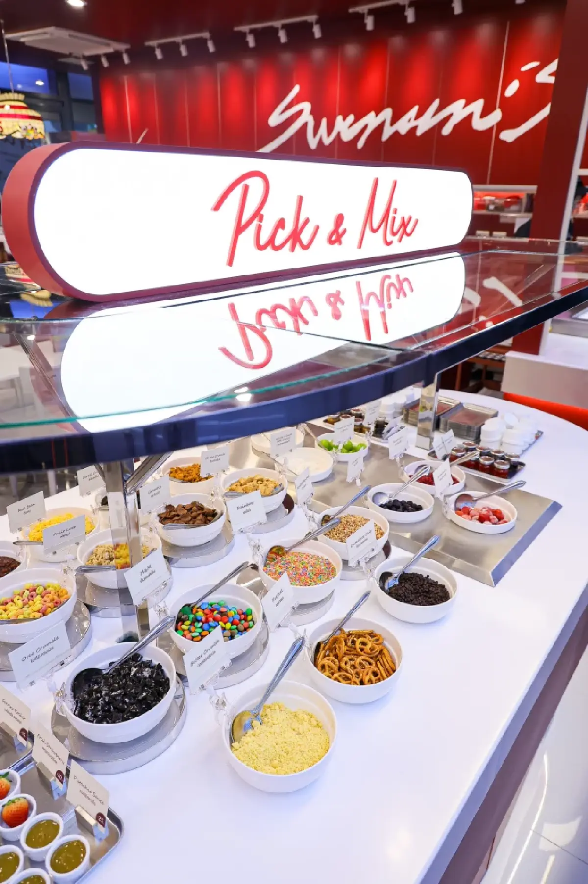 สเวนเซ่นส์ ขาย ‘ไอติมผัด’ มีบาร์ตักท็อปปิ้ง-รินน้ำเอง ราคา 119 บาท เริ่มสาขา ‘Siam Scape’ แห่งแรก