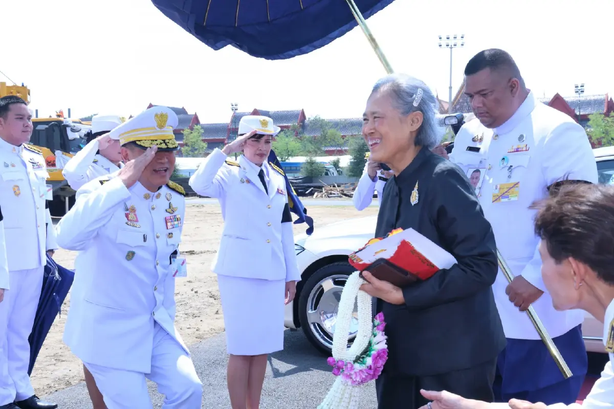 กรมสมเด็จพระเทพฯ ทรงประกอบพิธียกเสาพระเมรุมาศ ในการพระราชพิธีถวายพระเพลิงพระบรมศพฯ
