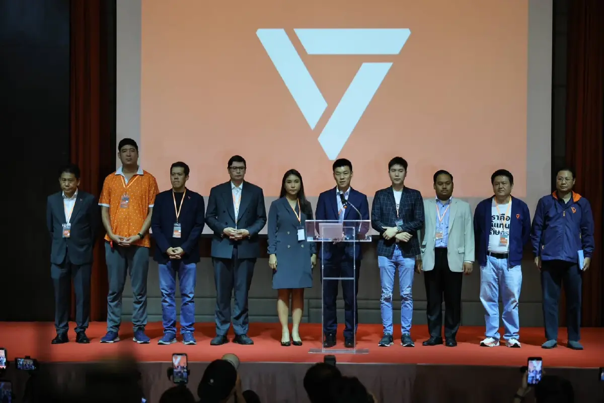 คลายล็อก ‘ส้ม’ 10 สส.ปชน.ไปต่อ ลุ้นใช้ขุนพลเดิม หา ‘เลขาฯ’ ใหม่