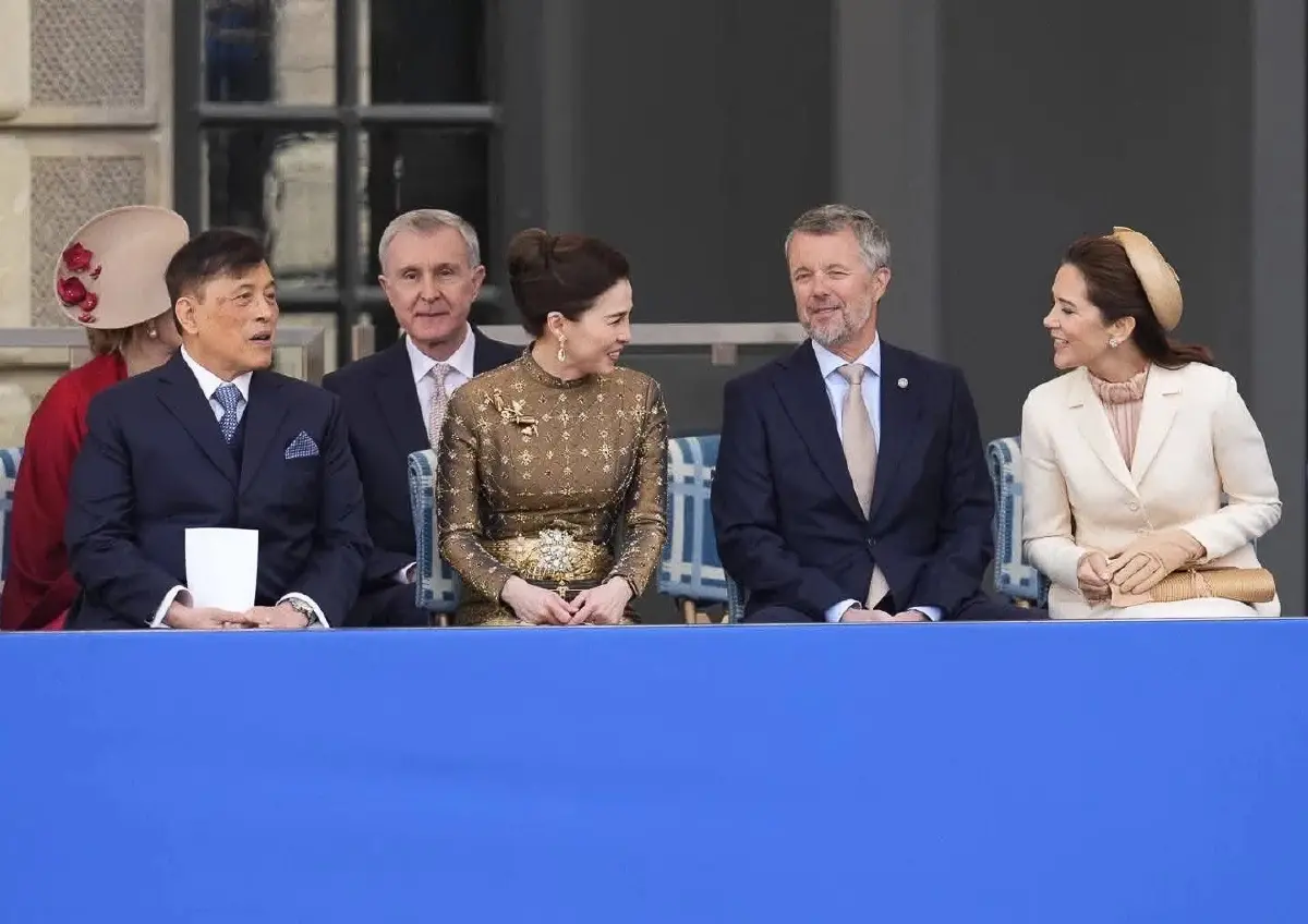 ‘ในหลวง-พระราชินี’ ทรงร่วมพิธีสรรเสริญ ขอบคุณพระเจ้า วันคล้ายวันพระราชสมภพ กษัตริย์สวีเดน